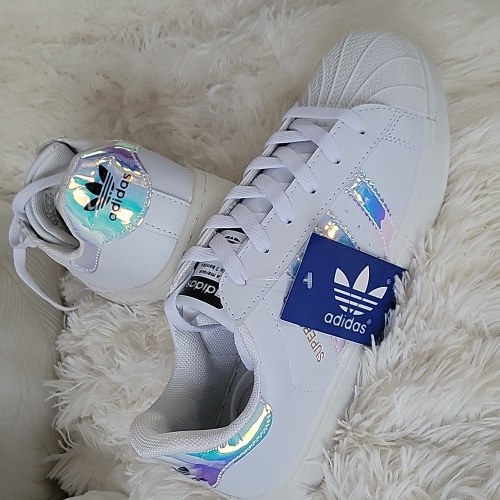 Metallic sneaker